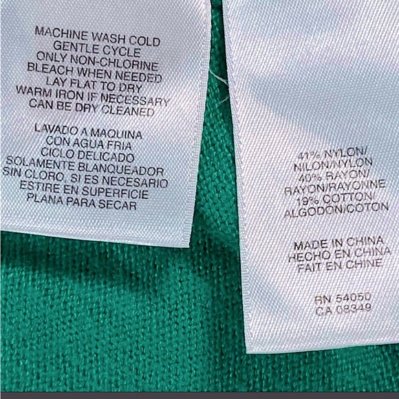 Jones New York size medium green sweater, fold down cowl neck, elastic wrists - Picture 10 of 11